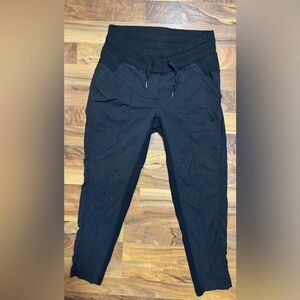 Lululemon Street to Studio II Women's Size 6 Black Athleisure Activewear Pants